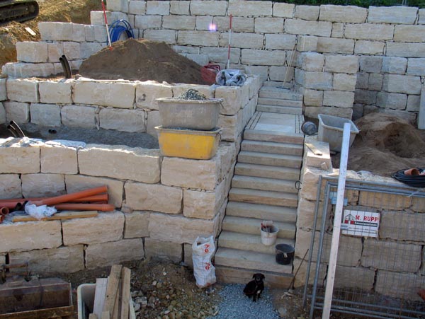 Juramarmor - Schichtmauerwerk, Juni 2008